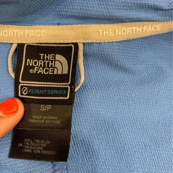 the NORTH FACE woman’s flight series shell. Periwinkle blue/white. Size Small. - Picture 7 of 10